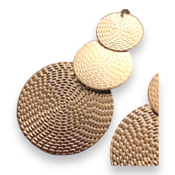 Silver tone large disc earrings NWOT - Picture 2 of 4